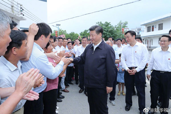 習近平到潭頭村看望老區群眾 習近平到潭頭村看望老區群眾